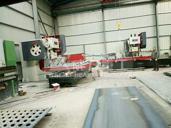 160噸深喉沖床自動(dòng)化生產(chǎn)車間