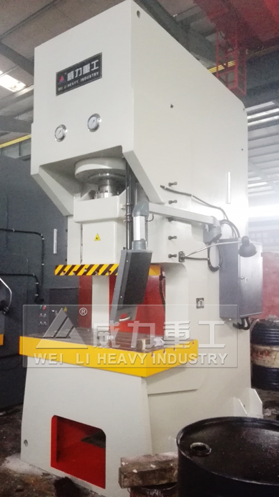 200噸液壓沖床(數控型)