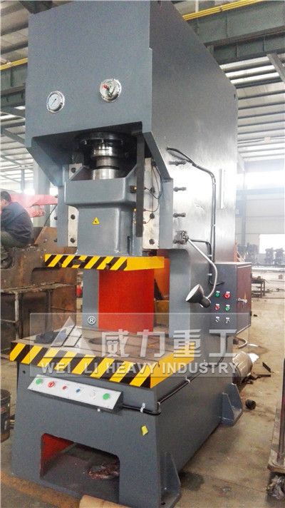 液壓型125噸沖床可調節壓力